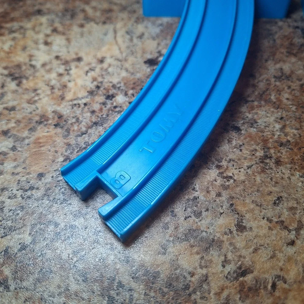 Tomy Blue Curved Train‎ Tracks Ramps A B Slope 2 Pieces 2001